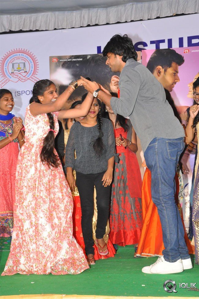 Manasuku-Nachindi-Movie-Team-At-Kasturba-Gandhi-College